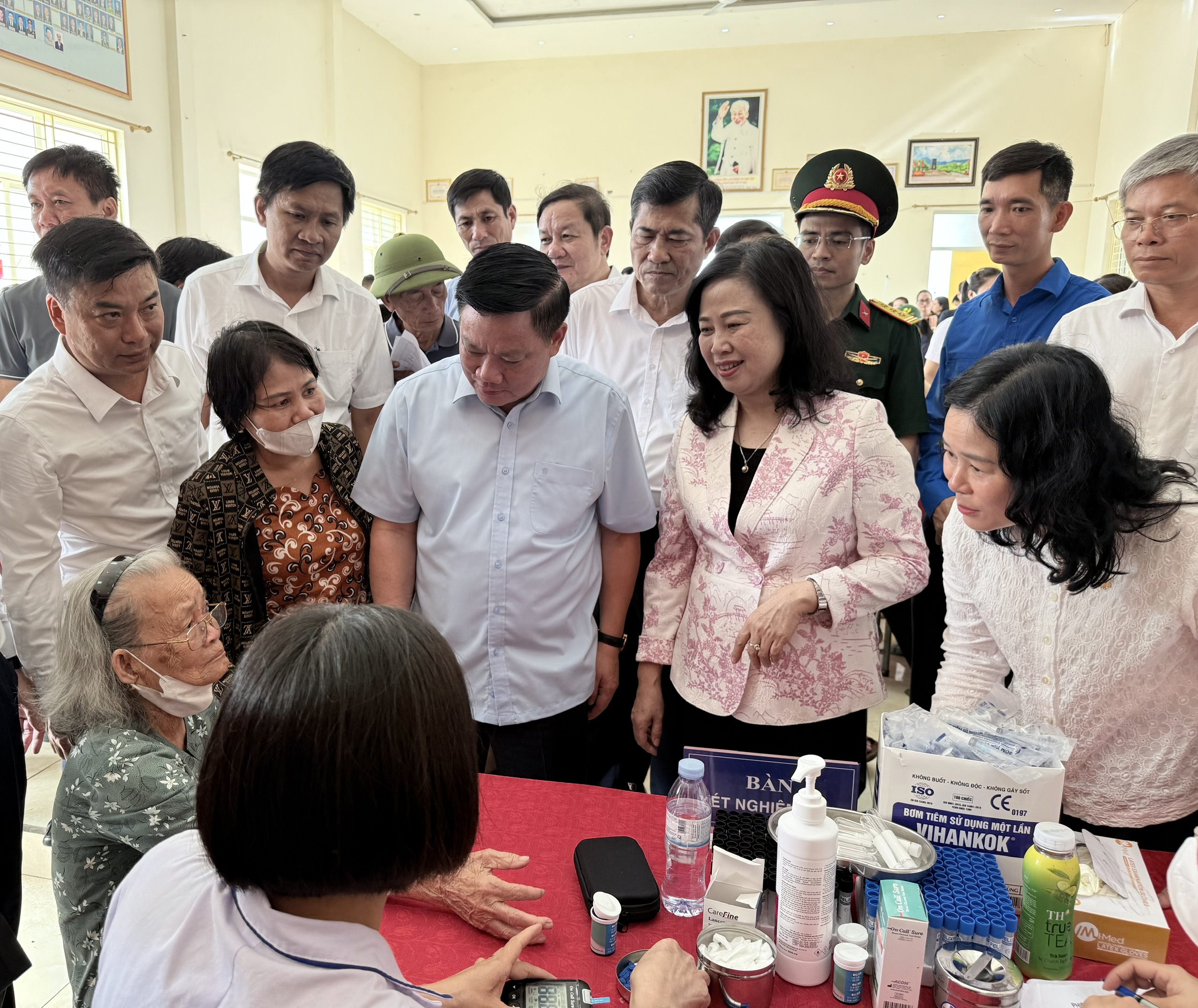 Bộ trưởng Đào Hồng Lan: Chăm sóc sức khỏe người dân từ sớm, từ xa và ngay tại cơ sở- Ảnh 6. Bộ trưởng Đào Hồng Lan: Chăm sóc sức khỏe người dân từ sớm, từ xa và ngay tại cơ sở- Ảnh 6.