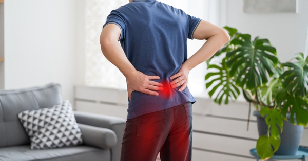 Nguyên nhân, phương pháp điều trị đau lưng lan xuống mông và chân