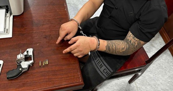 Bắt đối tượng tàng trữ súng lộ ra việc mượn xe ô tô mang đi cầm cố