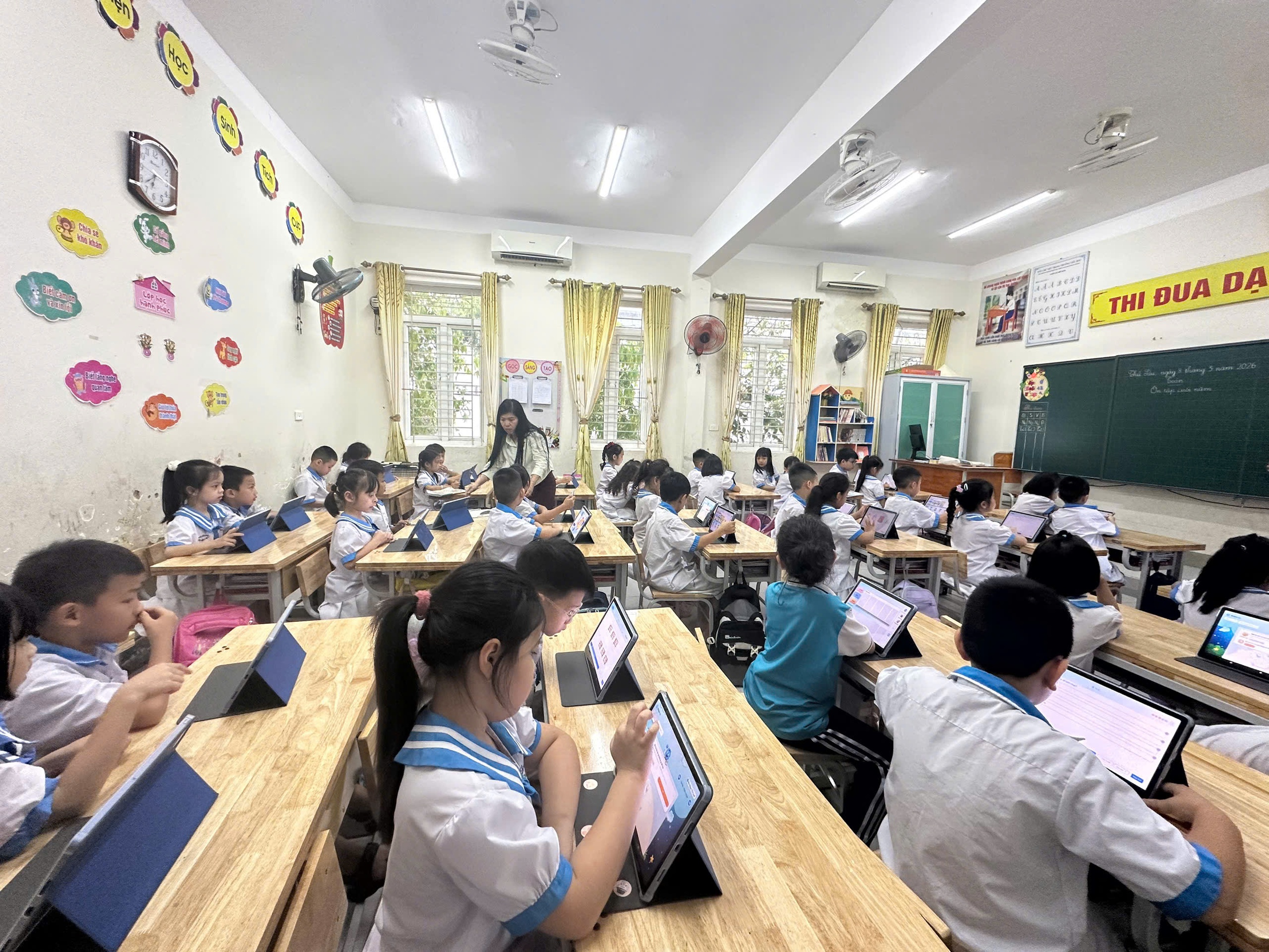 ‘Lớp học thông minh’ gây xôn xao Hà Tĩnh, Hiệu trưởng nói gì?- Ảnh 1.