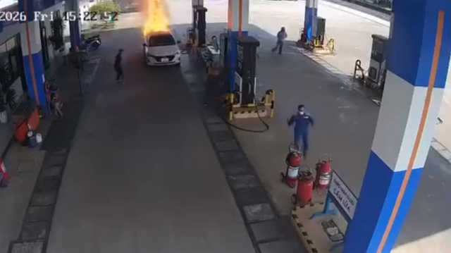 Vì sao chở pin, ắc quy trong ô tô ngày nắng nóng dễ gây cháy nổ?- Ảnh 1. Vì sao chở pin, ắc quy trong ô tô ngày nắng nóng dễ gây cháy nổ?- Ảnh 1.