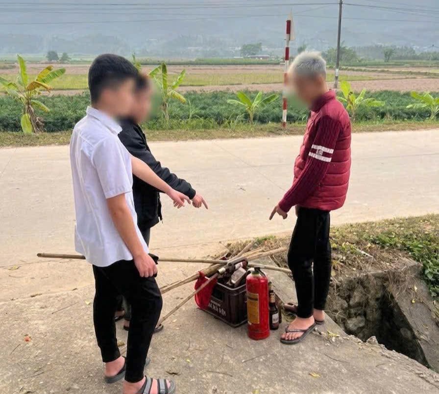 26 thanh niên sắp hỗn chiến, 12 người bị khởi tố- Ảnh 1. 26 thanh niên sắp hỗn chiến, 12 người bị khởi tố- Ảnh 1.