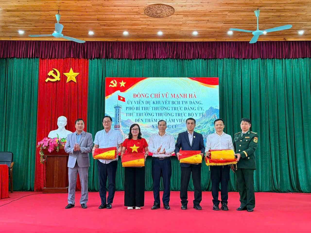 Từ Lũng Cú, Phố Bảng lan tỏa tinh thần phòng bệnh từ sớm, từ xa nơi vùng biên Tổ Quốc - Ảnh 6. Từ Lũng Cú, Phố Bảng lan tỏa tinh thần phòng bệnh từ sớm, từ xa nơi vùng biên Tổ Quốc - Ảnh 6.