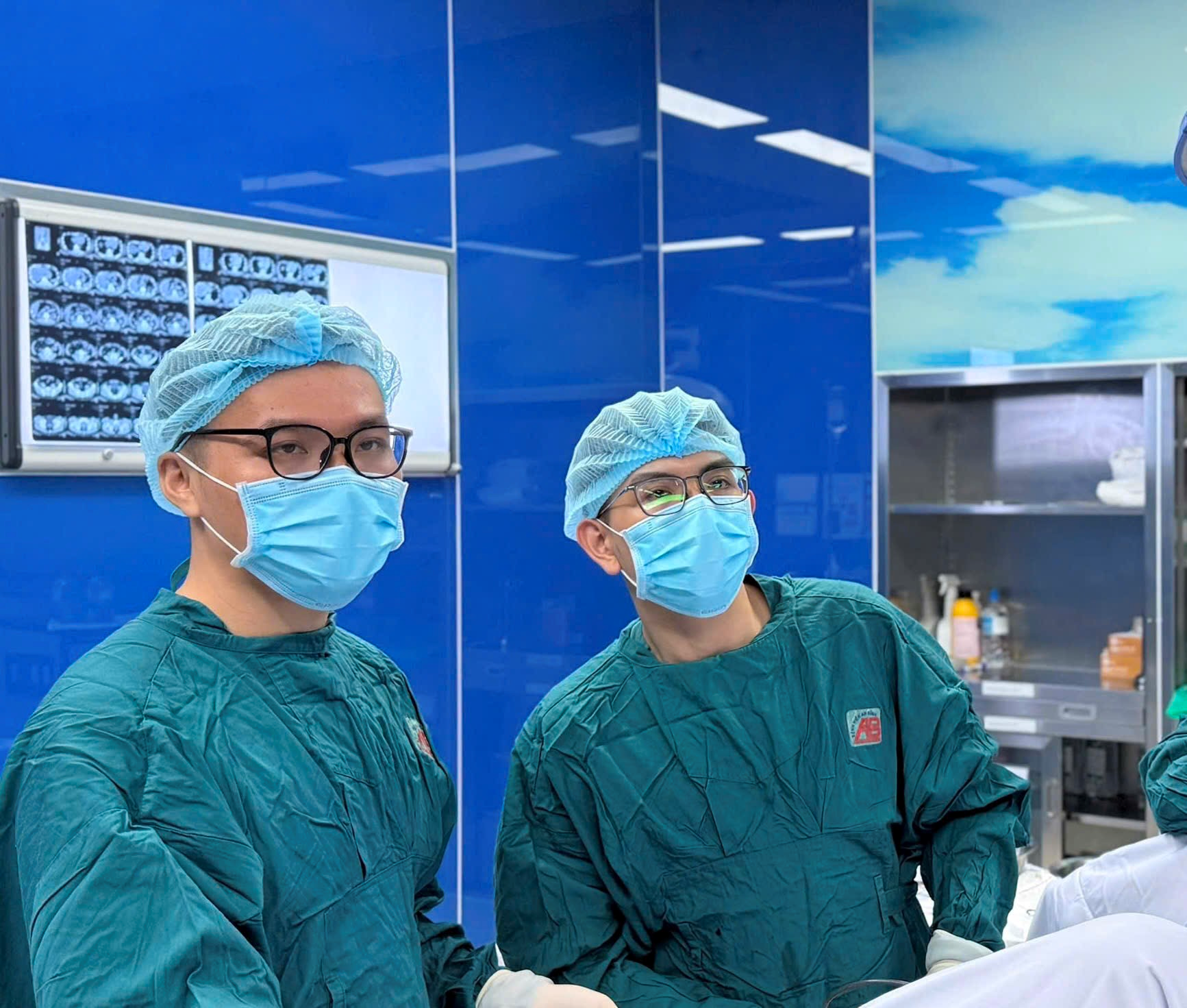 Cảm giác nặng bìu, đau âm ỉ tinh hoàn có thể mắc giãn tĩnh mạch thừng tinh cần khám ngay- Ảnh 1. Cảm giác nặng bìu, đau âm ỉ tinh hoàn có thể mắc giãn tĩnh mạch thừng tinh cần khám ngay- Ảnh 1.