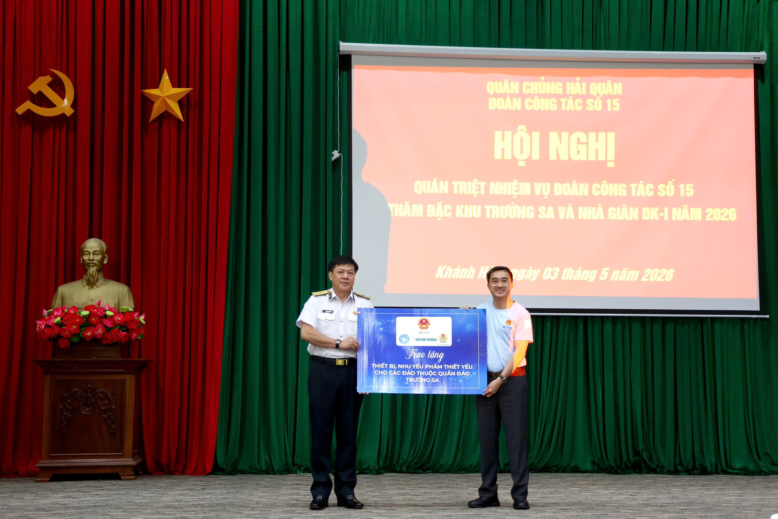 Đoàn Đại biểu Bộ Y tế sẵn sàng lên đường thăm cán bộ, chiến sĩ, nhân dân Trường Sa và nhà giàn DK1- Ảnh 7. Đoàn Đại biểu Bộ Y tế sẵn sàng lên đường thăm cán bộ, chiến sĩ, nhân dân Trường Sa và nhà giàn DK1- Ảnh 7.