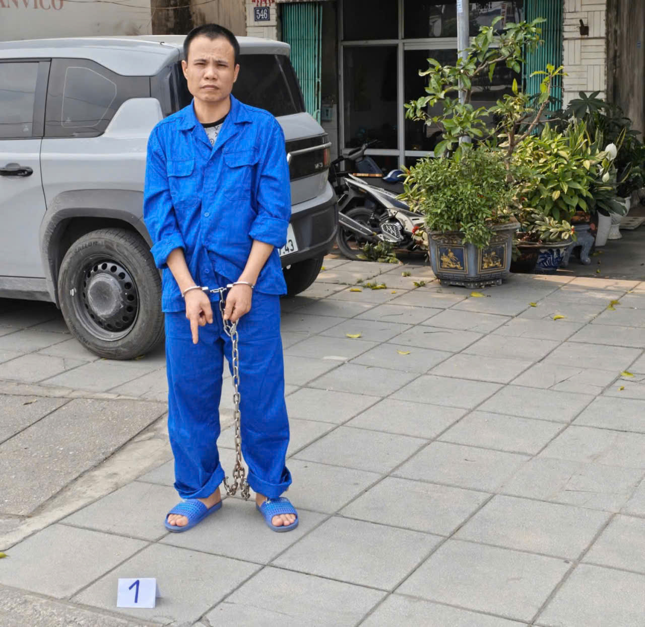 Gã thanh niên Hải Phòng thuê xe ô tô tự lái, làm giả giấy tờ rồi mang bán- Ảnh 1.