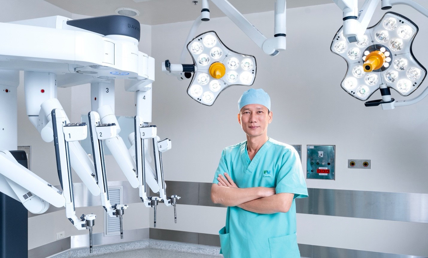 Phục hồi chỉ 2 ngày sau mổ cắt bướu thận bằng robot da Vinci Xi tại Bệnh viện FV- Ảnh 3. Phục hồi chỉ 2 ngày sau mổ cắt bướu thận bằng robot da Vinci Xi tại Bệnh viện FV- Ảnh 3.