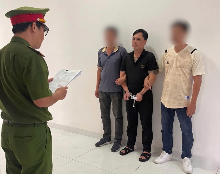 Bắt 'tú ông' môi giới mại dâm giá 8 triệu đồng/lần- Ảnh 1.