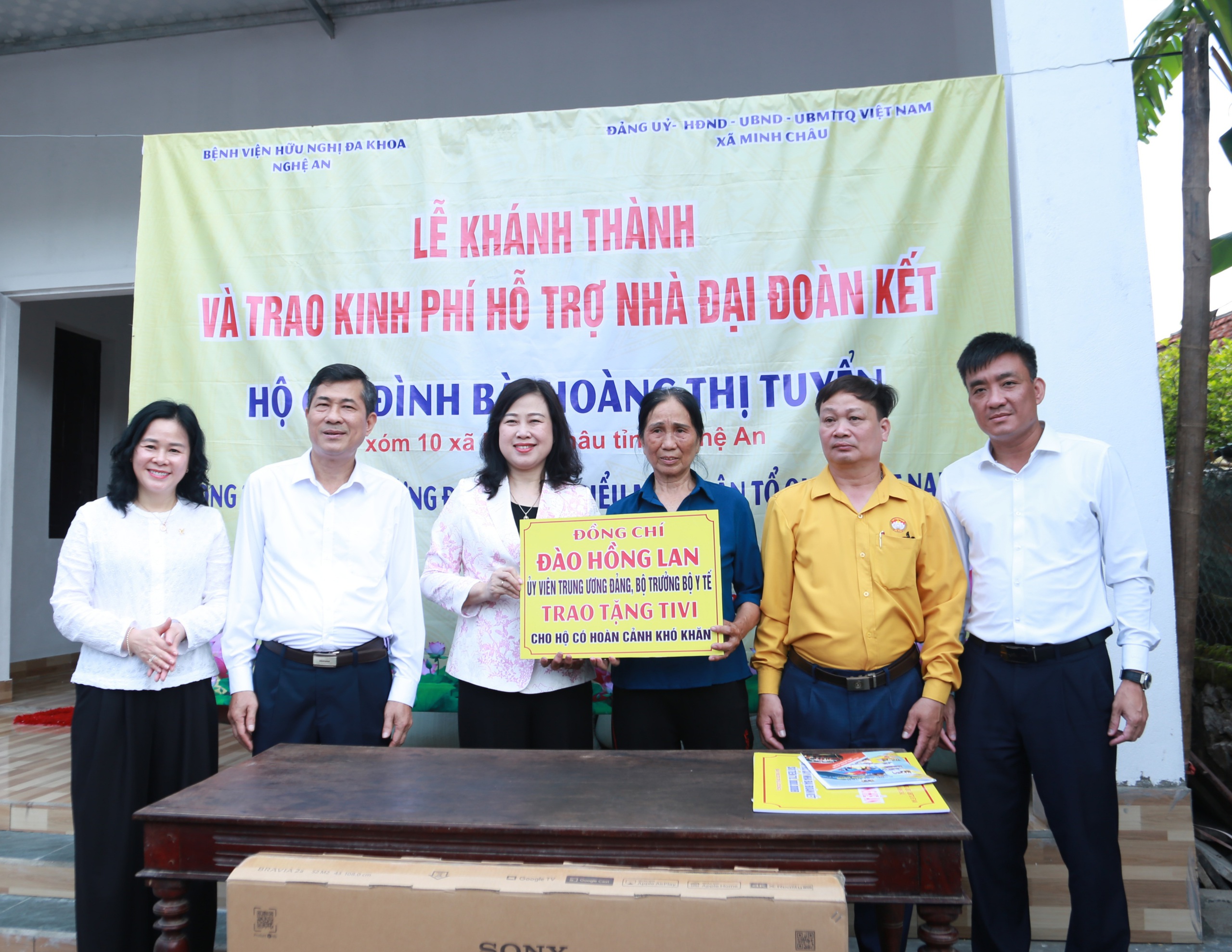 Bộ trưởng Đào Hồng Lan: Chăm sóc sức khỏe người dân từ sớm, từ xa và ngay tại cơ sở- Ảnh 17. Bộ trưởng Đào Hồng Lan: Chăm sóc sức khỏe người dân từ sớm, từ xa và ngay tại cơ sở- Ảnh 17.