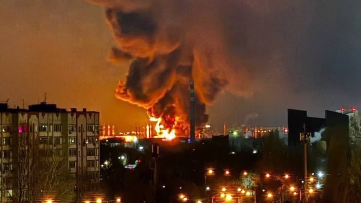 Tấn công dầu mỏ Nga, Ukraine đối mặt với hệ quả không ngờ tới- Ảnh 3.
