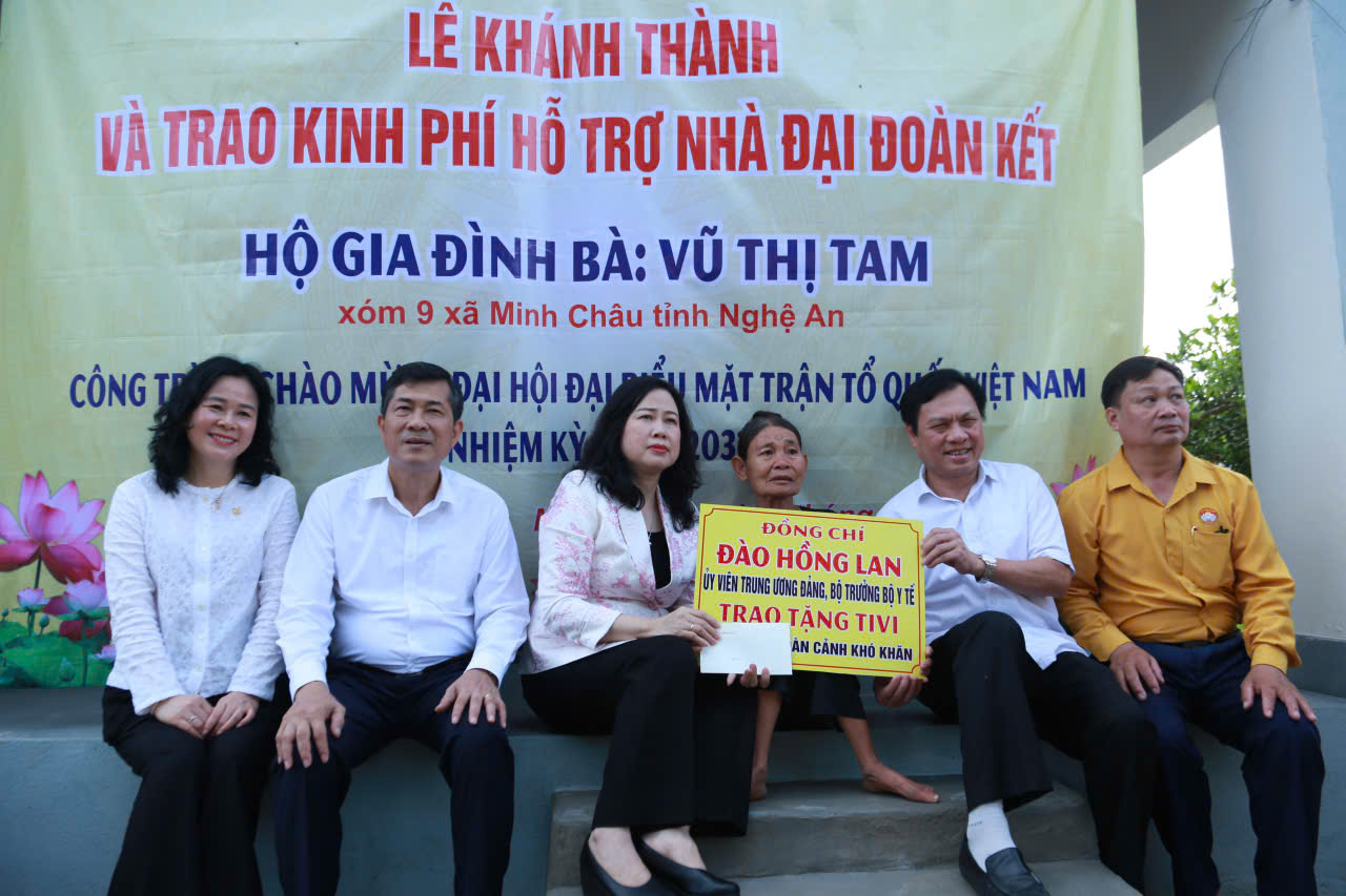Bộ trưởng Đào Hồng Lan: Chăm sóc sức khỏe người dân từ sớm, từ xa và ngay tại cơ sở- Ảnh 16. Bộ trưởng Đào Hồng Lan: Chăm sóc sức khỏe người dân từ sớm, từ xa và ngay tại cơ sở- Ảnh 16.