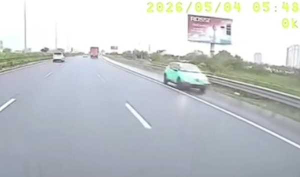 Xử phạt 35 triệu đồng tài xế taxi công nghệ đi ngược chiều trên tuyến cao tốc Pháp Vân - Cao Bồ- Ảnh 1. Xử phạt 35 triệu đồng tài xế taxi công nghệ đi ngược chiều trên tuyến cao tốc Pháp Vân - Cao Bồ- Ảnh 1.