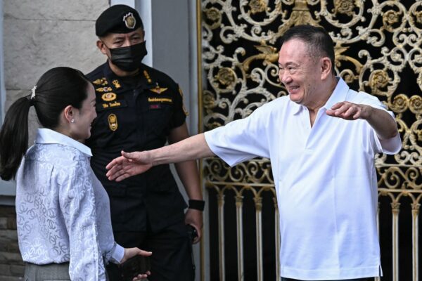 Cựu Thủ tướng Thái Lan Thaksin ra tù trước thời hạn
