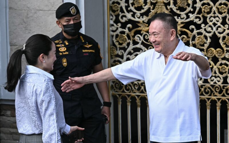 Cựu Thủ tướng Thái Lan Thaksin ra tù trước thời hạn