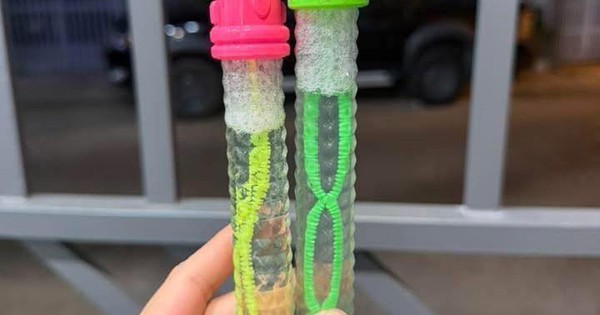 Cảnh báo ngộ độc với đồ chơi thổi bong bóng xà phòng