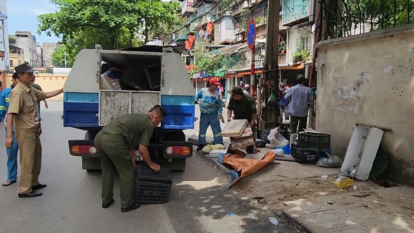 Ra quân duy trì trật tự đô thị: Đường thông hè thoáng, người dân tự giác chấp hành- Ảnh 10. Ra quân duy trì trật tự đô thị: Đường thông hè thoáng, người dân tự giác chấp hành- Ảnh 10.