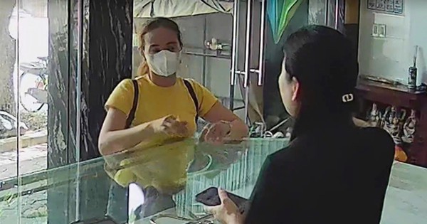 Công an truy tìm cặp đôi cướp vàng giữa ban ngày