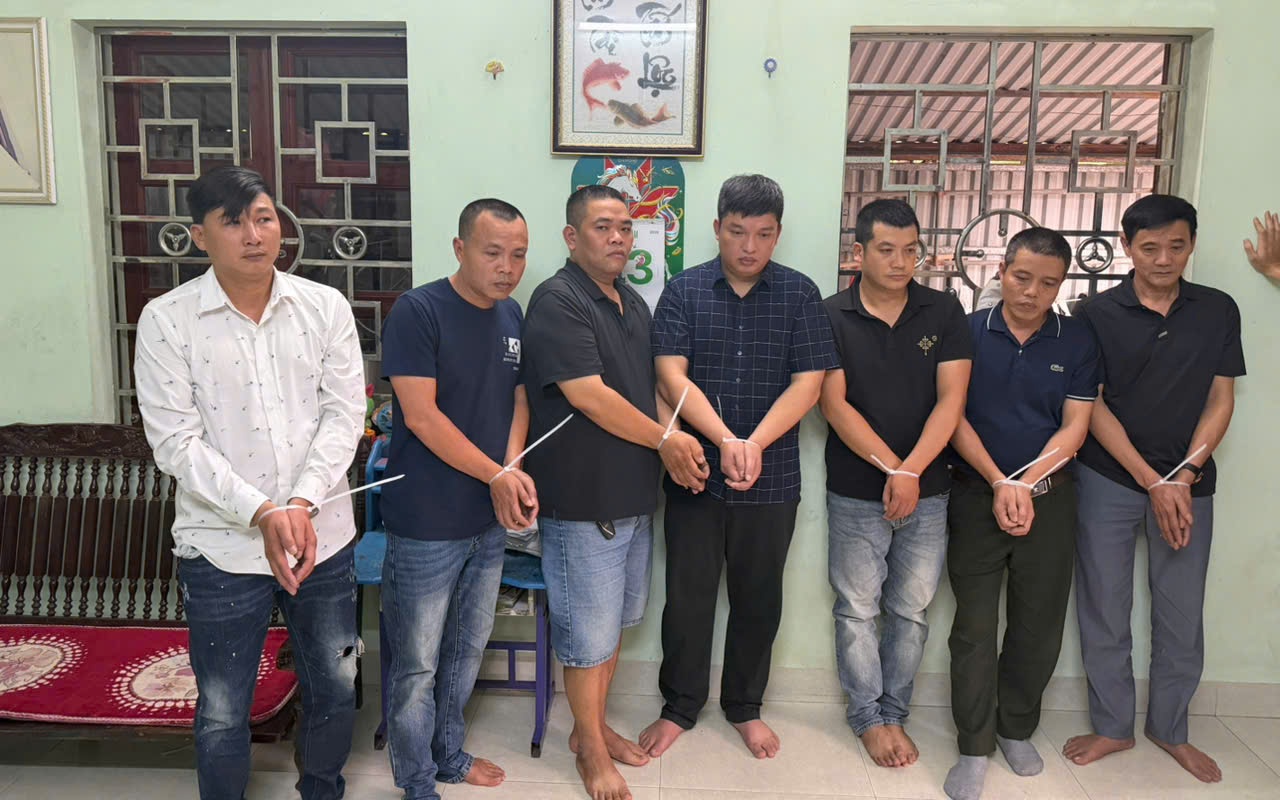 Từ tin nhắn nhận số lô, đề, công an 'khui' đường dây đánh bạc- Ảnh 2.