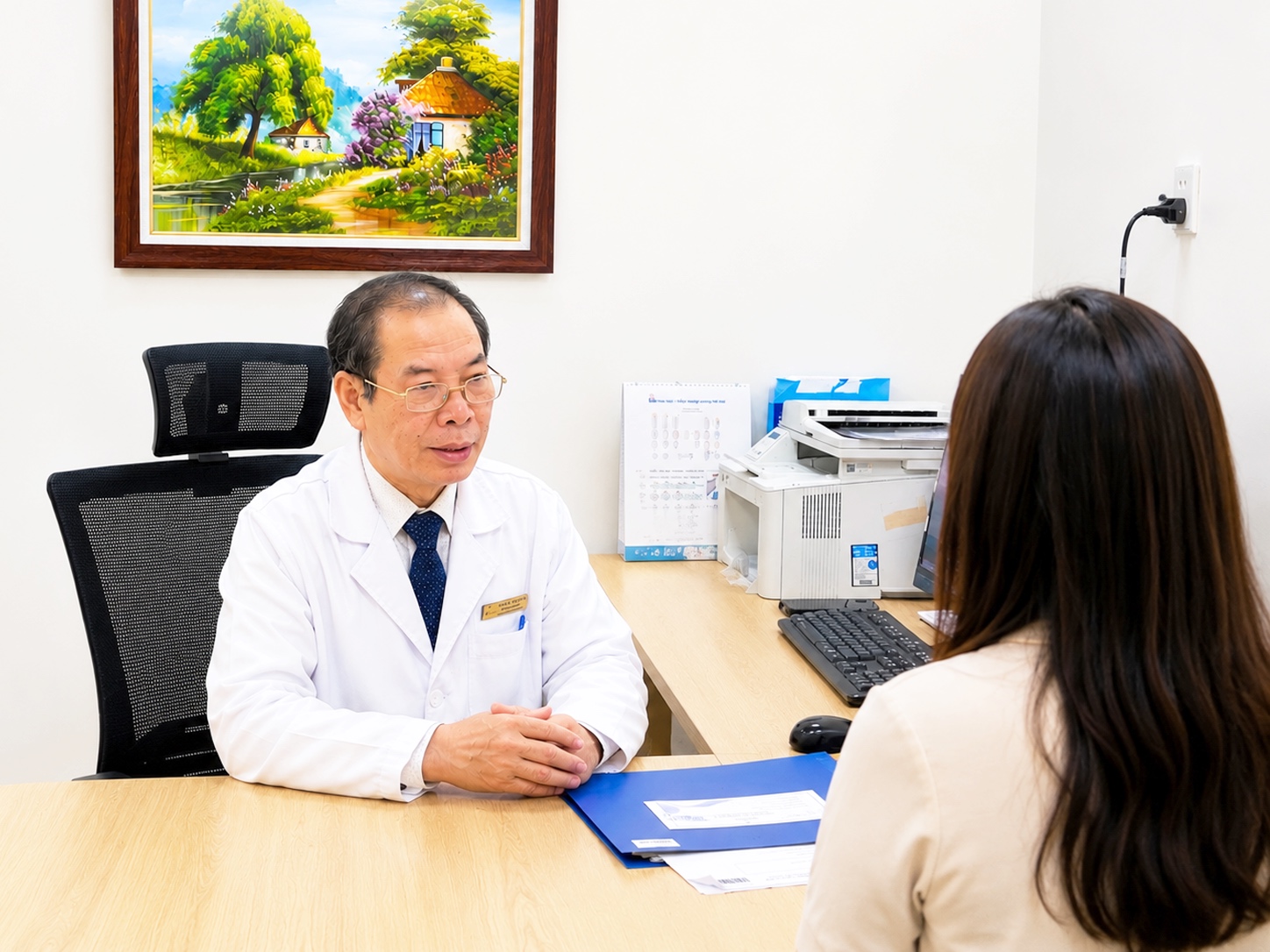 Vinmec Đà Nẵng loại bỏ thành công khối u to như thai 3 tháng gây biến dạng tử cung- Ảnh 2. Vinmec Đà Nẵng loại bỏ thành công khối u to như thai 3 tháng gây biến dạng tử cung- Ảnh 2.