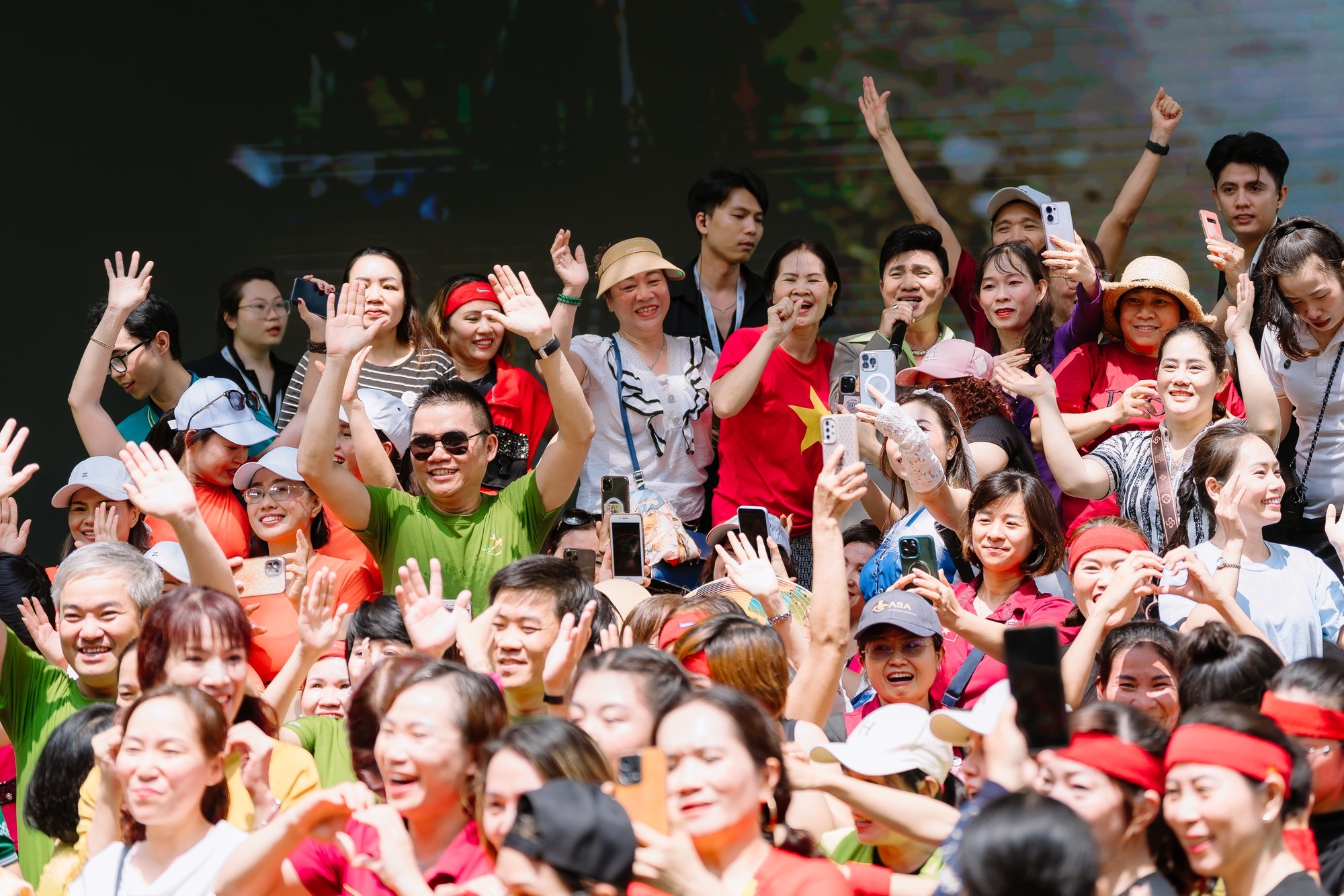 Sôi động 'Ngày Dinh dưỡng cộng đồng Việt Nam' Lần 6 với hàng nghìn người tham gia- Ảnh 4.