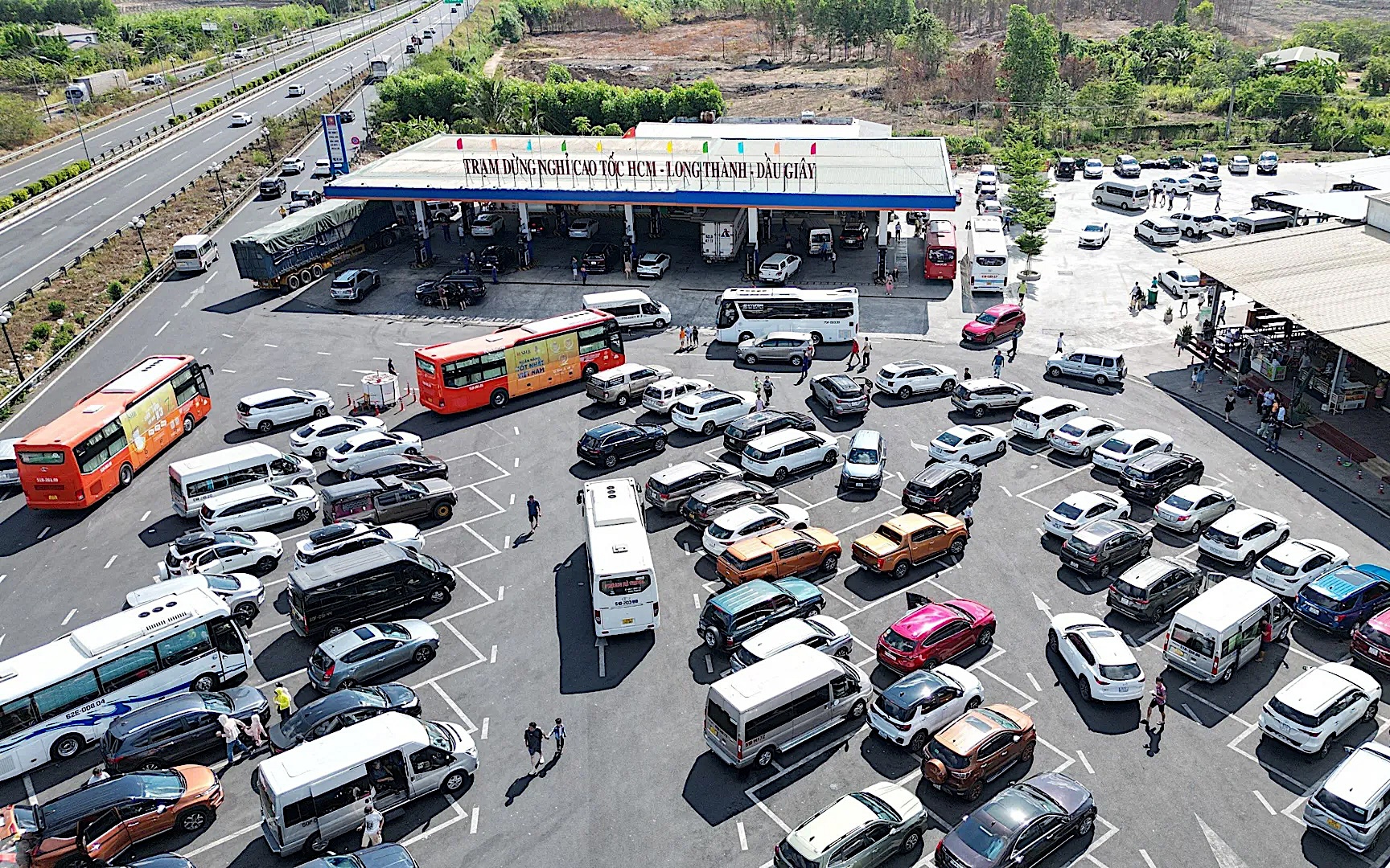Vừa thông xe, cao tốc Quảng Ngãi - Hoài Nhơn đã lộ vấn đề đáng lo ngại- Ảnh 1.