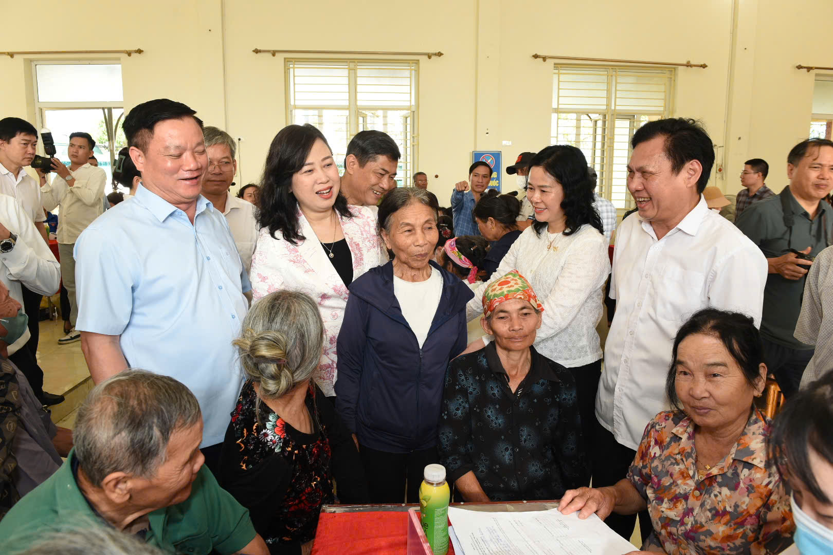 Bộ trưởng Đào Hồng Lan: Chăm sóc sức khỏe người dân từ sớm, từ xa và ngay tại cơ sở- Ảnh 4. Bộ trưởng Đào Hồng Lan: Chăm sóc sức khỏe người dân từ sớm, từ xa và ngay tại cơ sở- Ảnh 4.