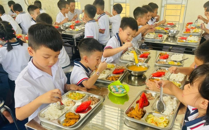 Dinh dưỡng giúp phòng chống thừa cân, béo phì tuổi học đường- Ảnh 3.
