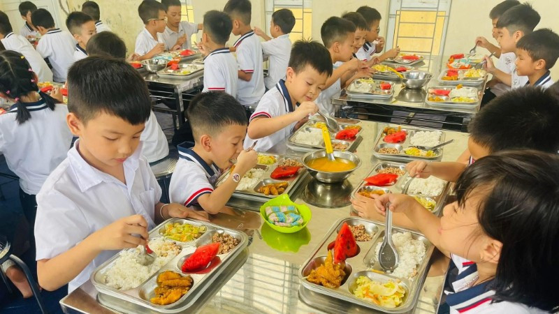 Chuẩn hóa dinh dưỡng học đường toàn quốc- Ảnh 1. Chuẩn hóa dinh dưỡng học đường toàn quốc- Ảnh 1.