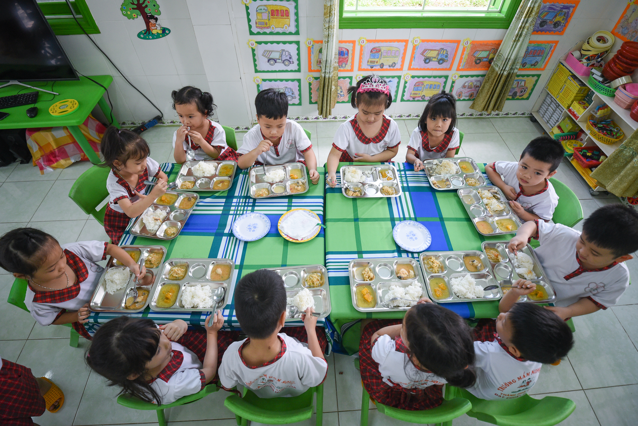 Dinh dưỡng học đường chưa đồng đều nguy cơ ảnh hưởng tầm vóc trẻ em- Ảnh 1.