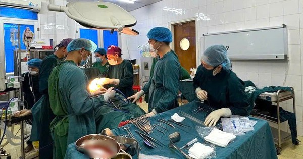 Sau bữa sáng, người đàn ông bất ngờ sốc mất máu vì căn bệnh cực hiếm