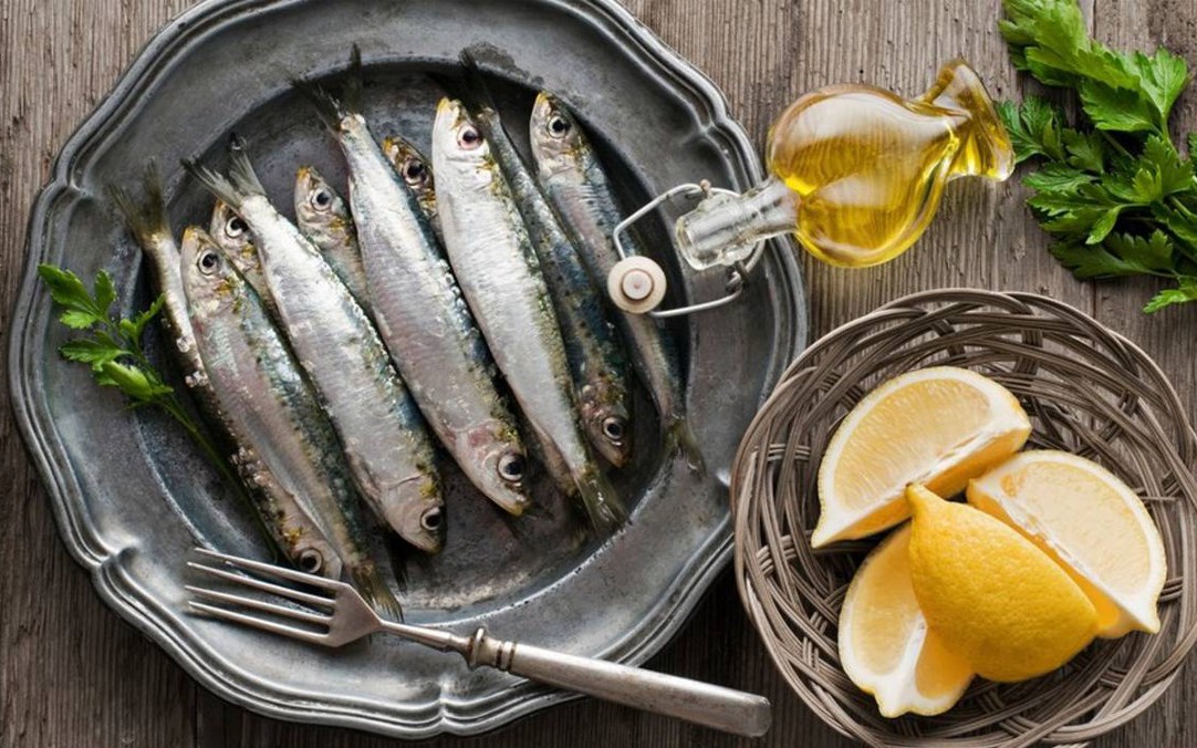 Thời điểm tốt nhất ăn cá để bổ sung omega-3 tốt cho tim mạch- Ảnh 2. Mùa ôn thi: Cách ăn cá an toàn, tốt cho não bộ, giúp sĩ tử tăng cường trí nhớ