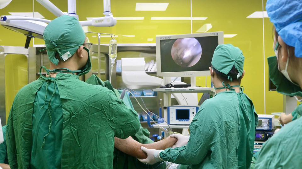 Đau vai kéo dài, đi khám phát hiện bị đứt hoàn toàn cơ trên gai- Ảnh 1. Đau vai kéo dài, đi khám phát hiện bị đứt hoàn toàn cơ trên gai- Ảnh 1.