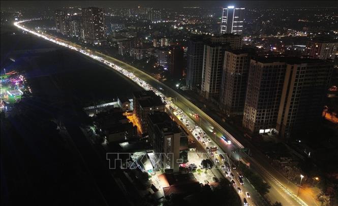 Người dân trở lại Hà Nội sớm, ùn tắc kéo dài trong đêm trên cao tốc Pháp Vân - Cầu Giẽ- Ảnh 9.