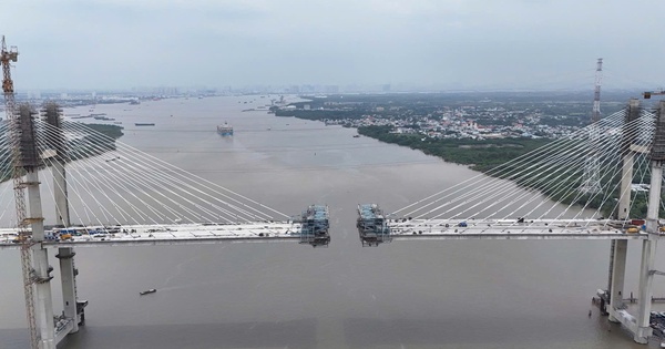 Sắp hợp long cây cầu dây văng có tĩnh không cao nhất Việt Nam