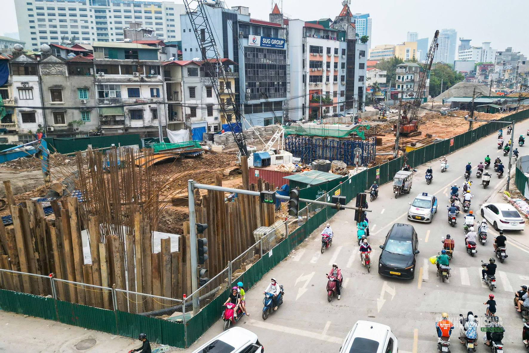Cầu vượt Vành đai 1 dần thành hình, kỳ vọng giảm áp lực giao thông nội đô- Ảnh 10. Cầu vượt Vành đai 1 dần thành hình, kỳ vọng giảm áp lực giao thông nội đô- Ảnh 10.