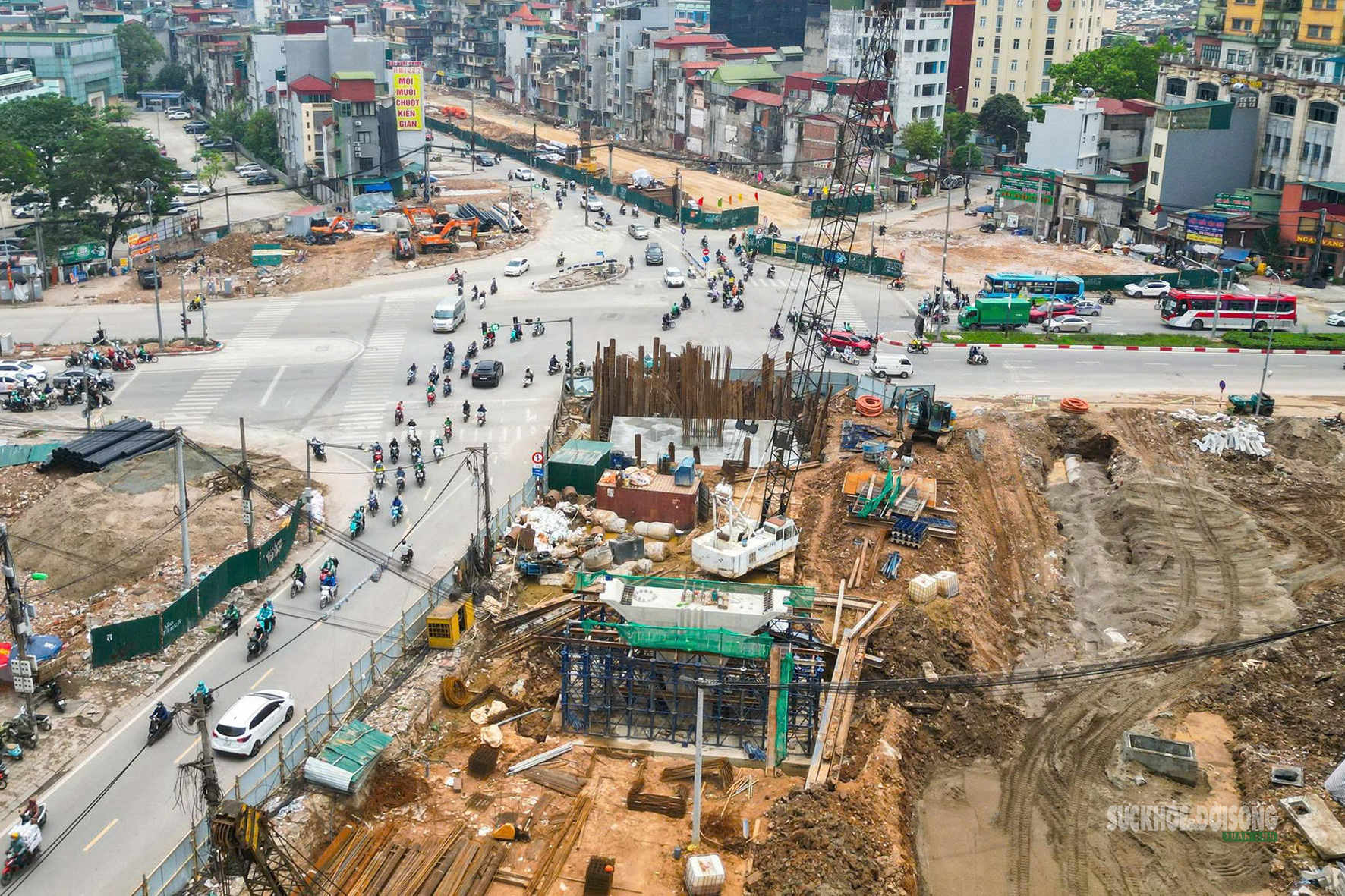 Cầu vượt Vành đai 1 dần thành hình, kỳ vọng giảm áp lực giao thông nội đô- Ảnh 1. Cầu vượt Vành đai 1 dần thành hình, kỳ vọng giảm áp lực giao thông nội đô- Ảnh 1.