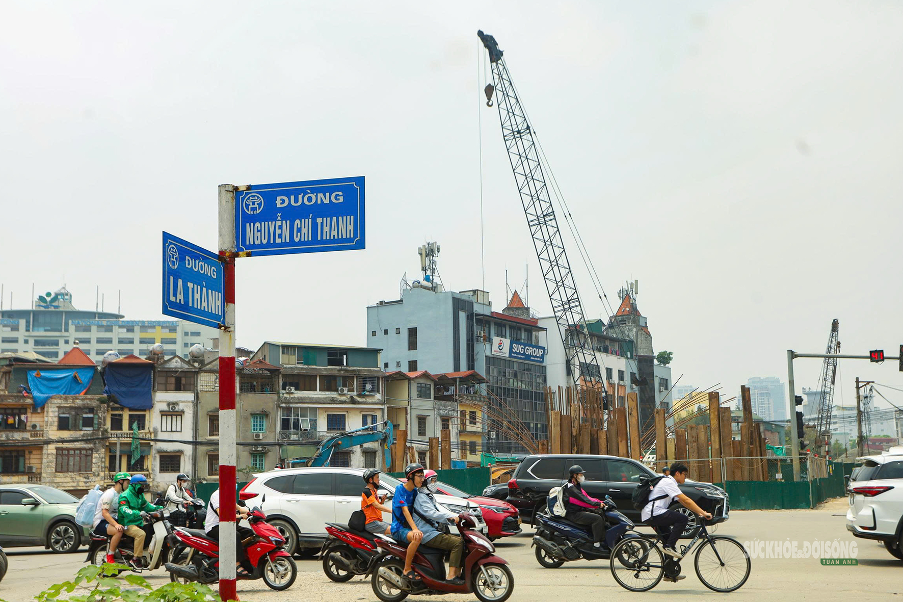 Cầu vượt Vành đai 1 dần thành hình, kỳ vọng giảm áp lực giao thông nội đô- Ảnh 2. Cầu vượt Vành đai 1 dần thành hình, kỳ vọng giảm áp lực giao thông nội đô- Ảnh 2.