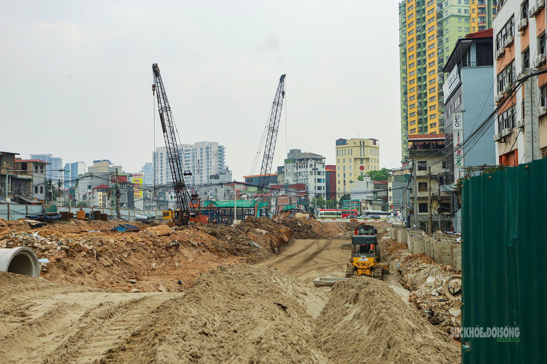 Cầu vượt Vành đai 1 dần thành hình, kỳ vọng giảm áp lực giao thông nội đô- Ảnh 8. Cầu vượt Vành đai 1 dần thành hình, kỳ vọng giảm áp lực giao thông nội đô- Ảnh 8.