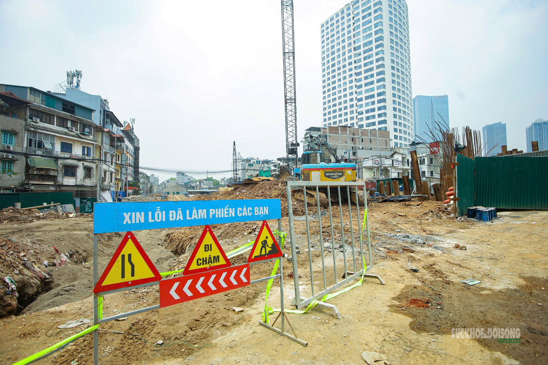 Cầu vượt Vành đai 1 dần thành hình, kỳ vọng giảm áp lực giao thông nội đô- Ảnh 9. Cầu vượt Vành đai 1 dần thành hình, kỳ vọng giảm áp lực giao thông nội đô- Ảnh 9.
