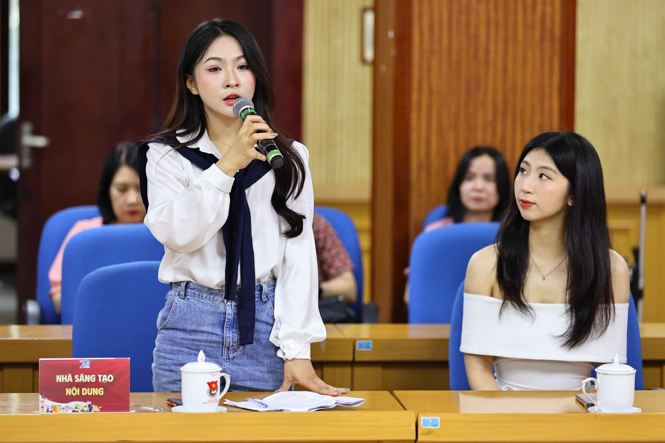 Hành trình xuyên Việt lan tỏa tinh thần 'Tôi yêu Tổ quốc tôi'- Ảnh 2. Hành trình xuyên Việt lan tỏa tinh thần 'Tôi yêu Tổ quốc tôi'- Ảnh 2.