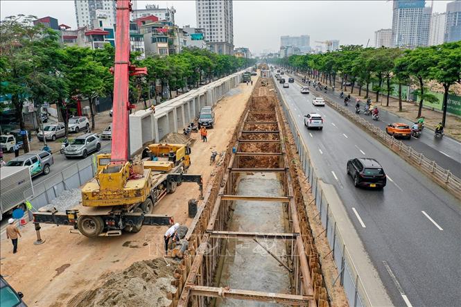 Hà Nội tăng tốc hạ tầng, công trường 'xuyên lễ' không ngừng nghỉ- Ảnh 1.