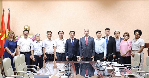 Thứ trưởng Nguyễn Tri Thức tiếp, làm việc với Đại sứ Đặc mệnh toàn quyền nước Cộng hòa Cuba tại Việt Nam