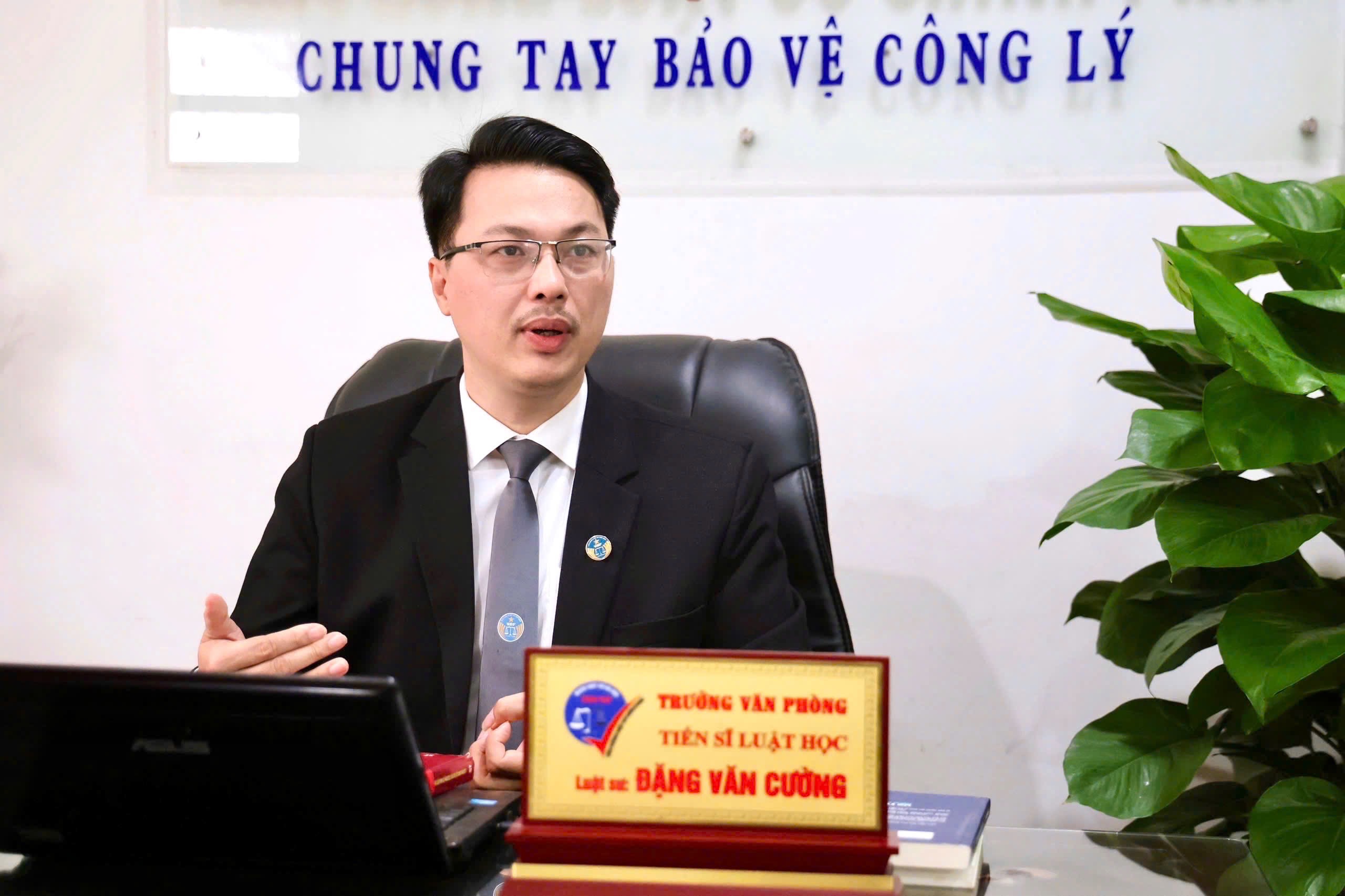 Vụ bé gái 4 tuổi tử vong: Cần xử lý nghiêm hành vi bạo hành trẻ em- Ảnh 2. Vụ bé gái 4 tuổi tử vong: Cần xử lý nghiêm hành vi bạo hành trẻ em- Ảnh 2.