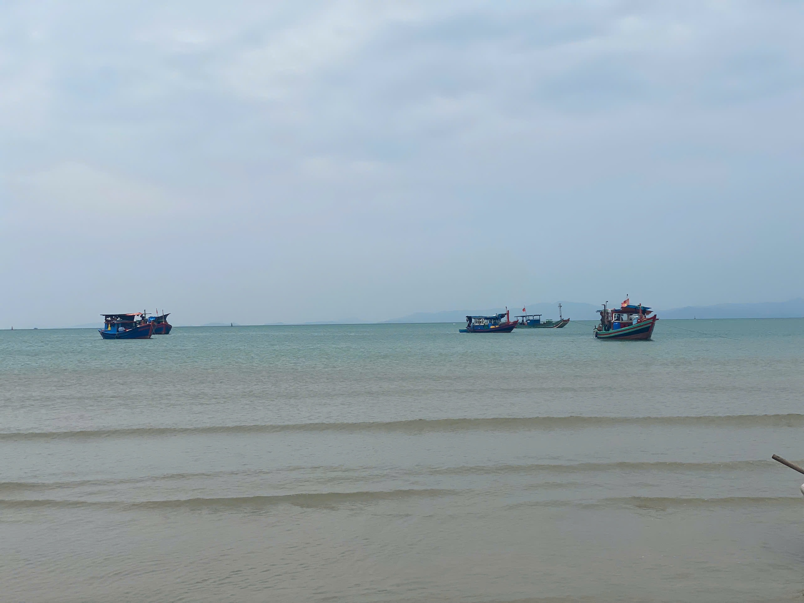 Cứu kịp thời 4 ngư dân gặp nạn trên vùng biển Cô Tô- Ảnh 1. Cứu kịp thời 4 ngư dân gặp nạn trên vùng biển Cô Tô- Ảnh 1.