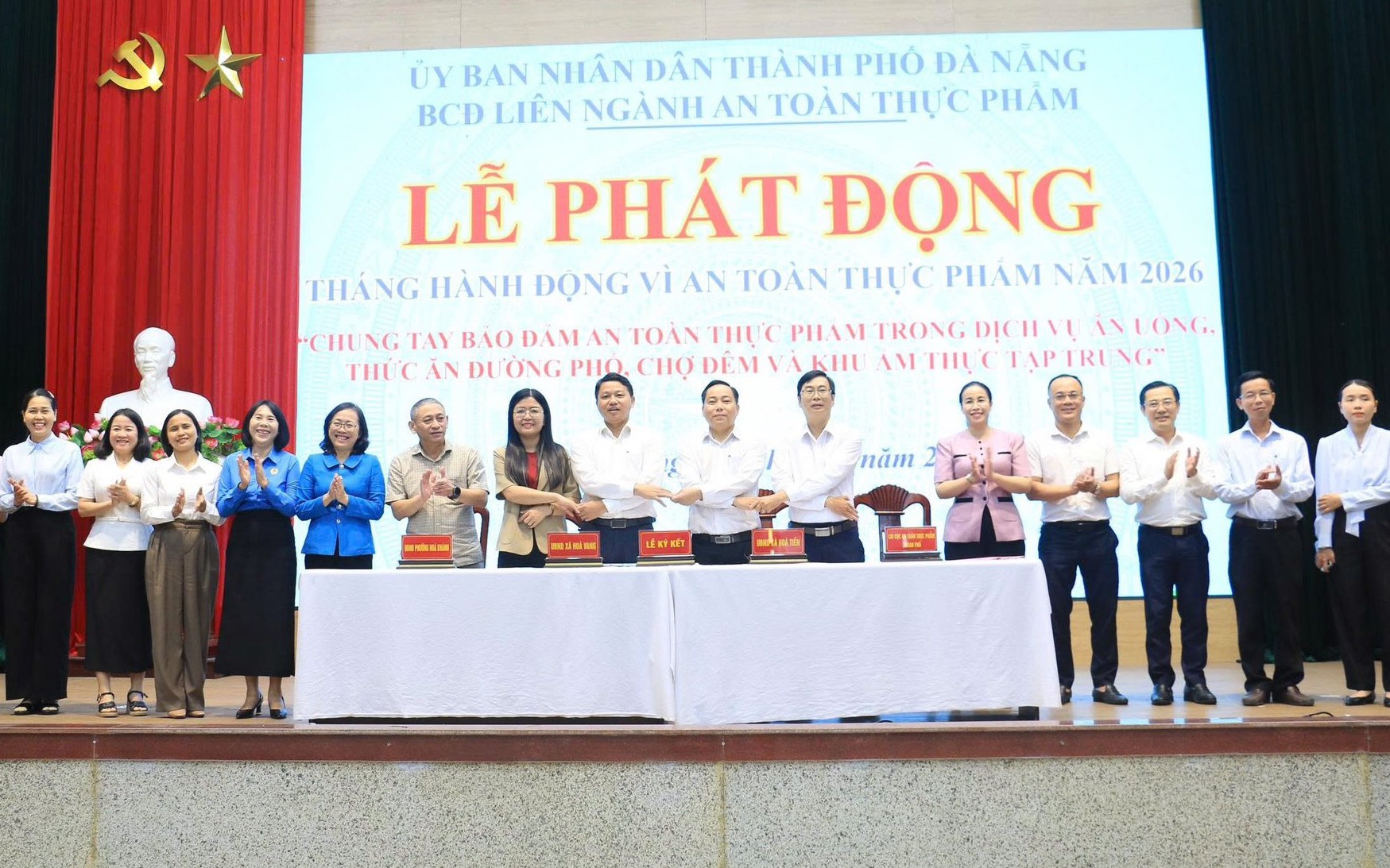 Bệnh viện Ung bướu Đà Nẵng đưa 2 phòng mổ hiện đại vào hoạt động- Ảnh 2.
