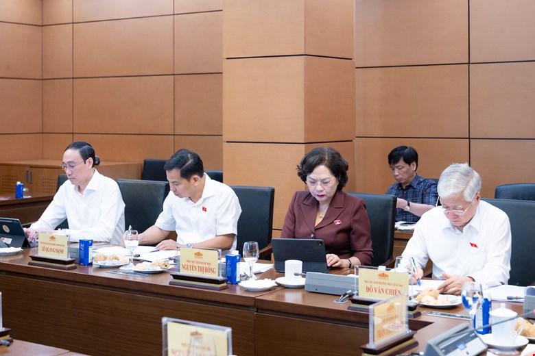 'Muốn đạt mục tiêu tăng trưởng hai con số, Quốc hội phải đi đầu trong đột phá thể chế'- Ảnh 3.
