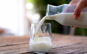 Uống vitamin sai cách: Thuốc bổ có thể thành ‘gánh nặng’ cho gan- Ảnh 2. Sữa ảnh hưởng thế nào đến khả năng hấp thu vitamin?