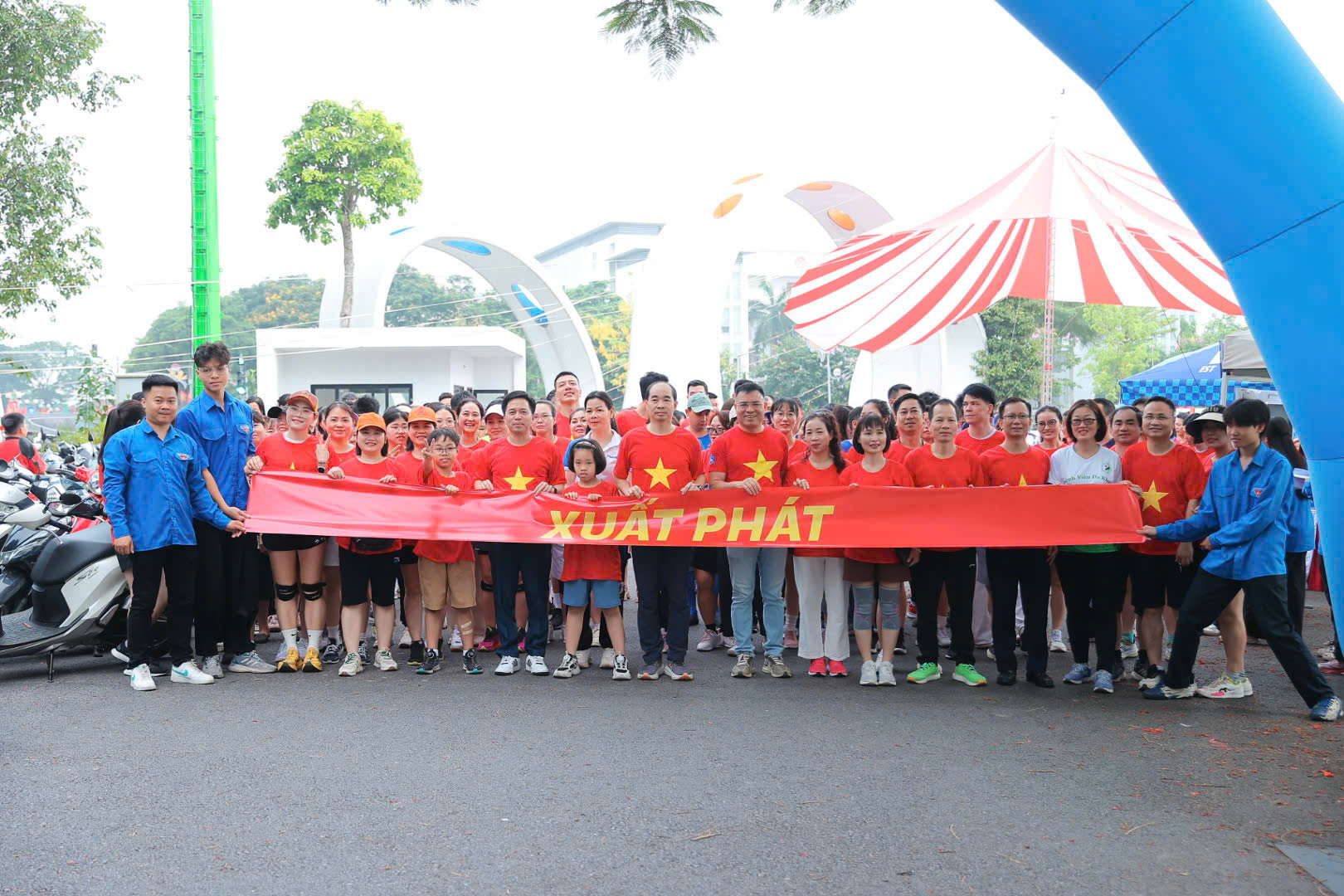 Mỗi bước chân là một “liều thuốc”: Lan tỏa tinh thần sống khỏe, phòng bệnh từ sớm- Ảnh 1. Mỗi bước chân là một “liều thuốc”: Lan tỏa tinh thần sống khỏe, phòng bệnh từ sớm- Ảnh 1.