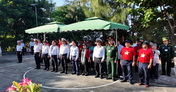 Thứ trưởng Trần Văn Thuấn: Sự cống hiến của cán bộ y tế ở Trường Sa là nguồn nội lực mạnh mẽ để phát triển hệ thống y tế biển đảo