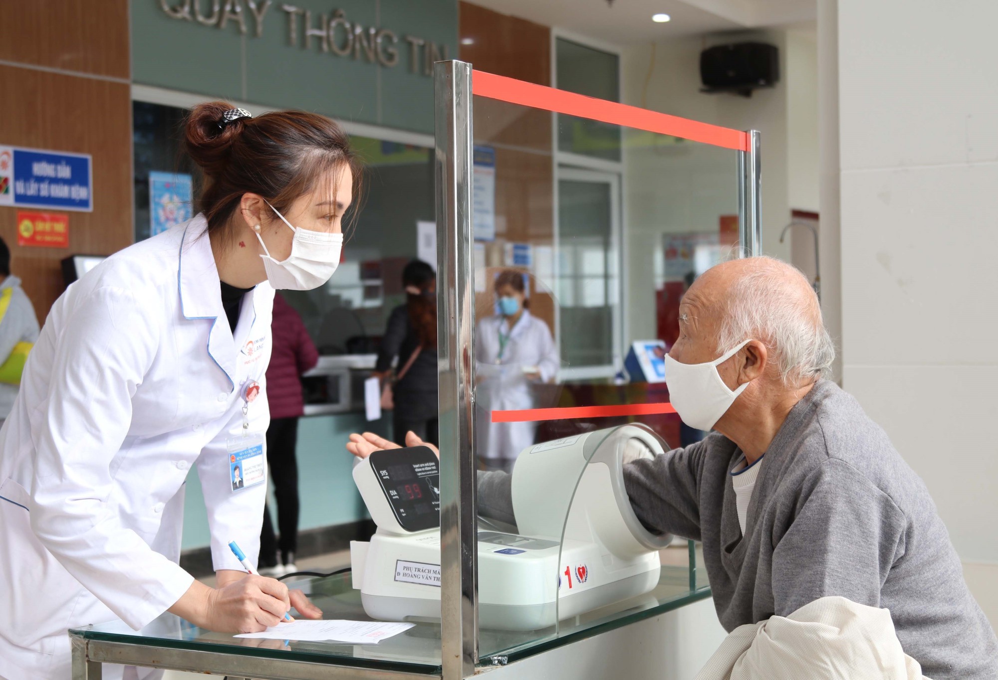 Bộ Y tế cắt giảm hơn 600 điều kiện kinh doanh lĩnh vực khám chữa bệnh- Ảnh 1.